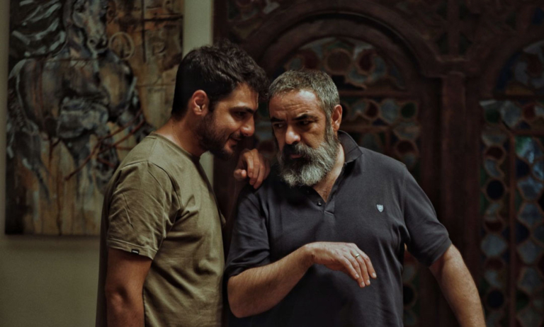 طبلِ توخالی یک اقلیت!